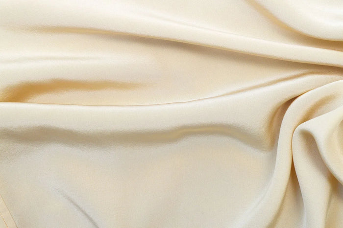 Thick whipped balm texture macro in neutral tones, emulsifier-free moisturizer.